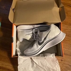 men’s. Nike zoom fly running 🏃‍♂️ shoes 👟 size 12 white netting